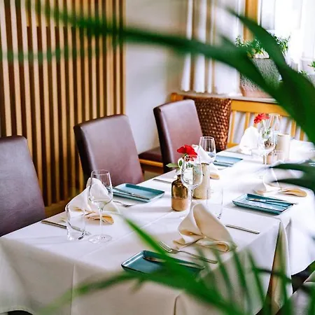 Roussel - Hotel Restaurant Bernkastel-Kues Exterior photo