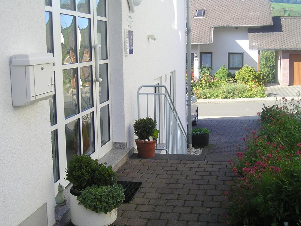 Feriendomizil&weingut Roussel Mit Restaurant La Bonne Adresse Apartment