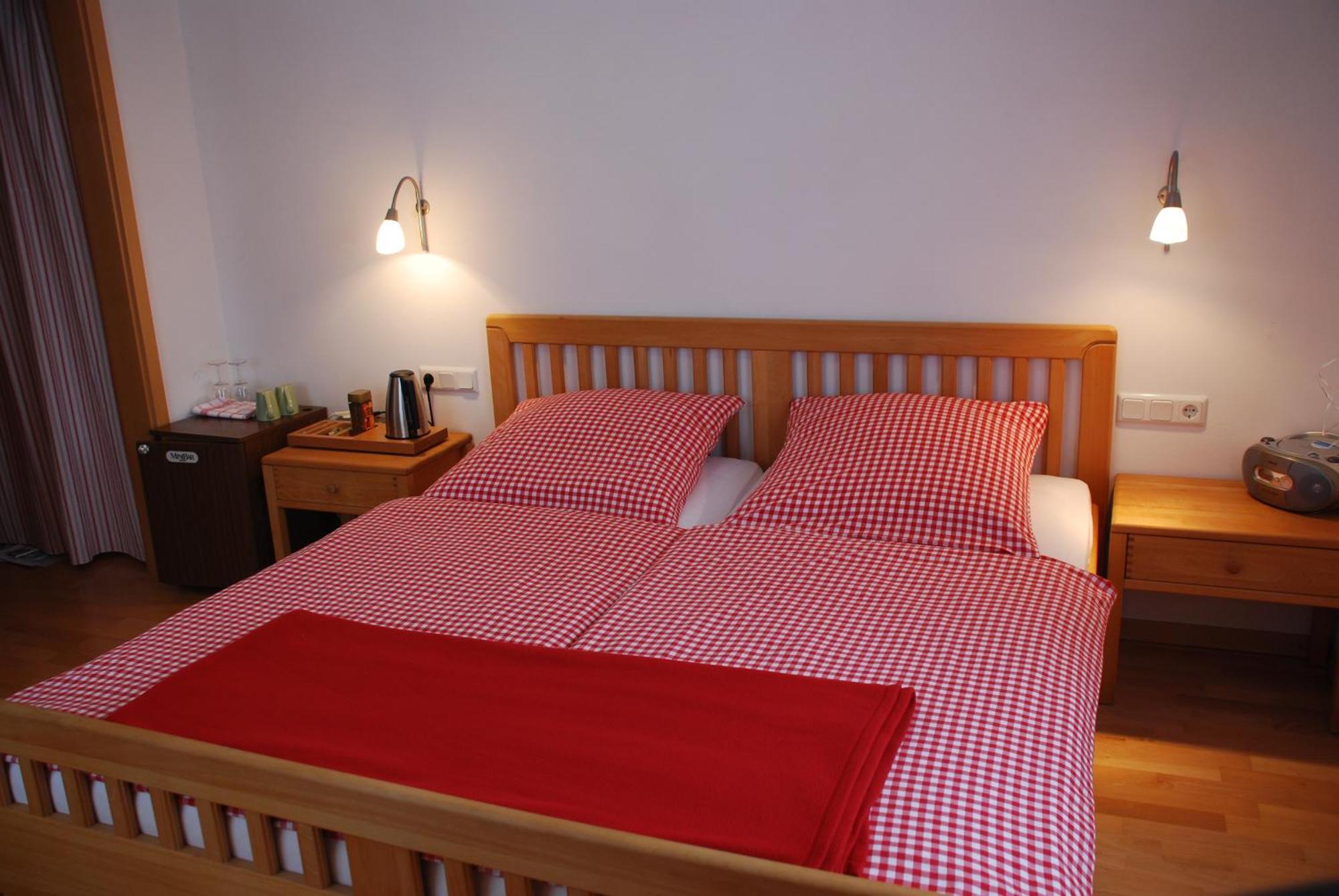 Feriendomizil&weingut Roussel Mit Restaurant La Bonne Adresse Apartment