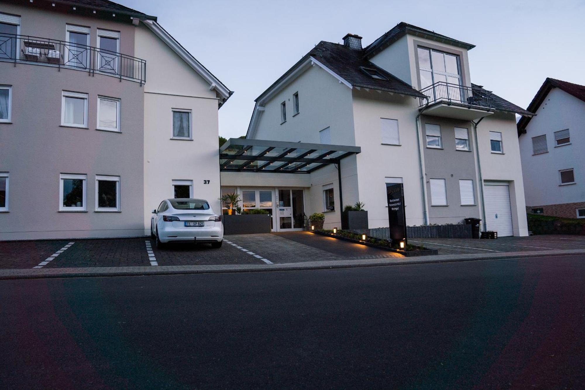 Feriendomizil&weingut Roussel Mit Restaurant La Bonne Adresse Apartment *